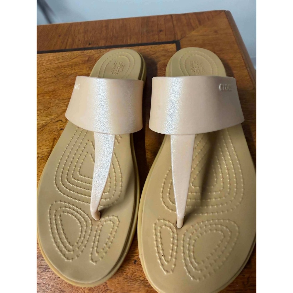Crocs Womens 7 Tan Serena Flip Sandals Casual Comfort T-Strap Summer Shoes